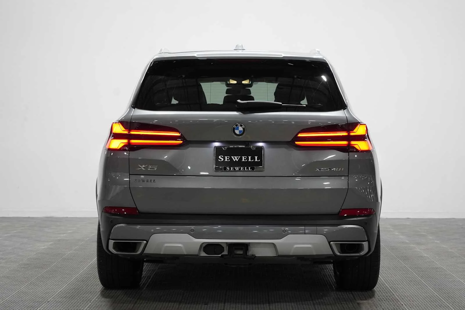 Certified Used 2025 Skyscraper Grey Metallic BMW xDrive40i image 5
