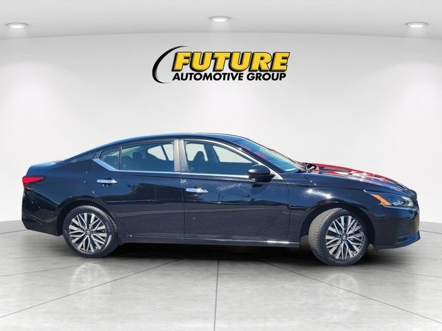 Used 2025 Black Nissan 2.5 SV image 3