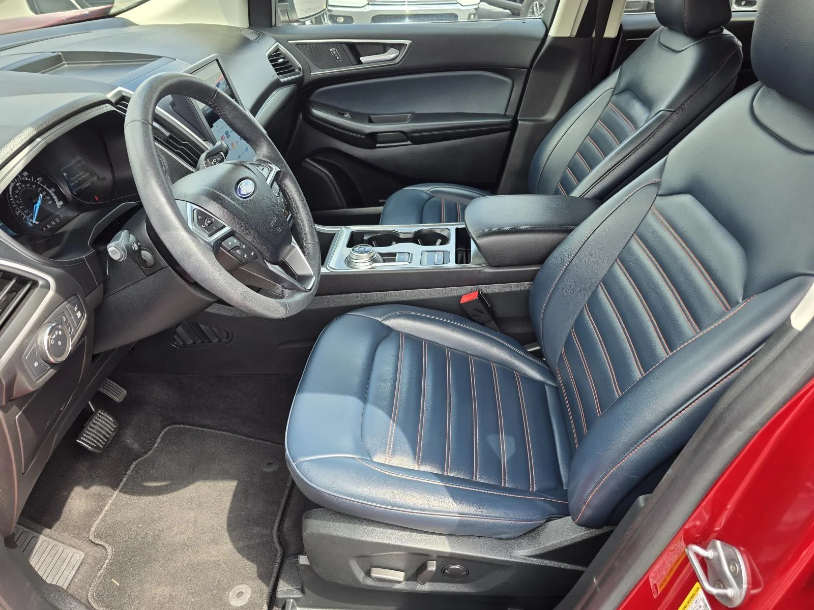 Used 2022 Red Ford SEL image 9