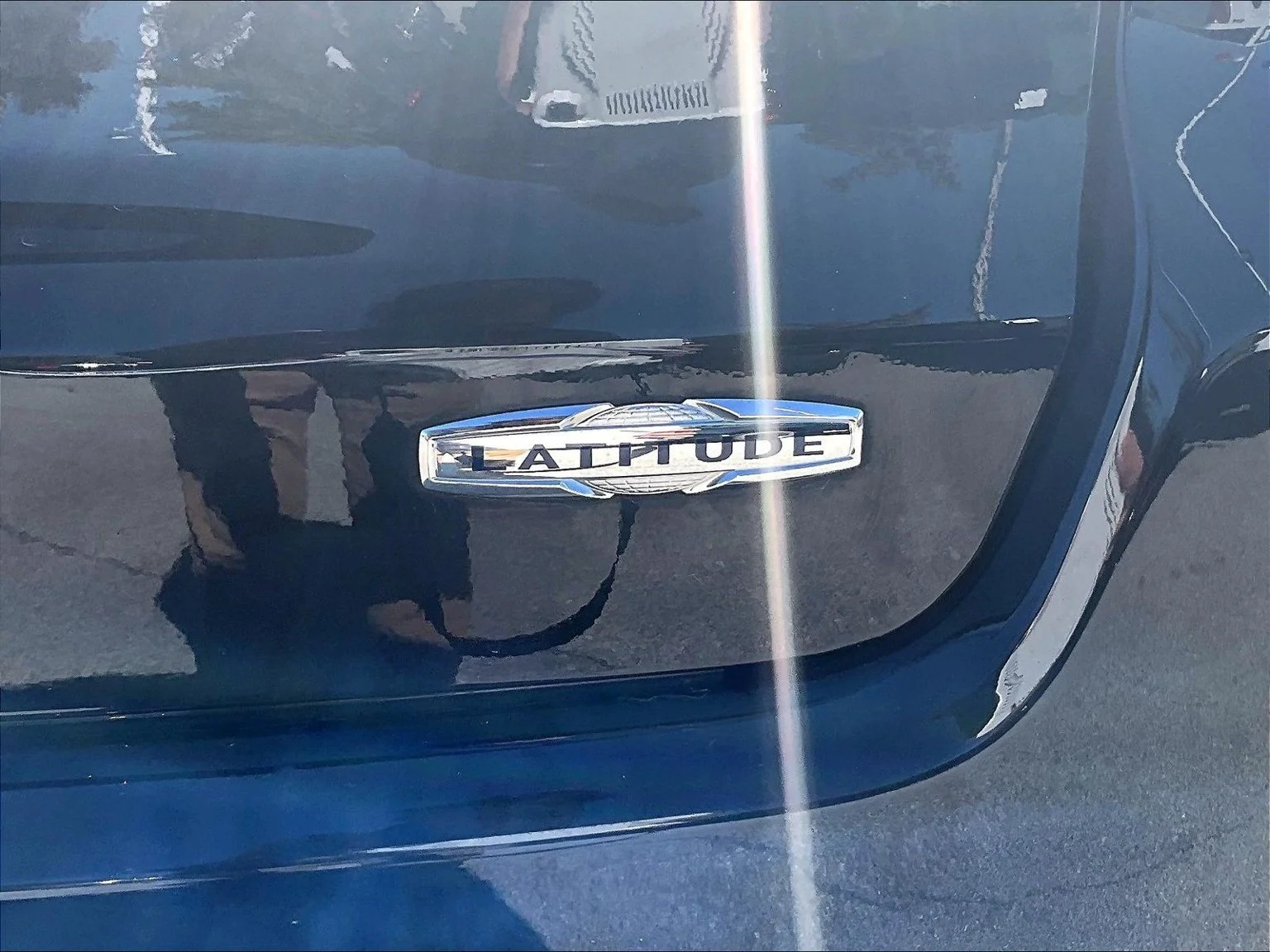 Used 2023 Black Jeep Latitude image 9