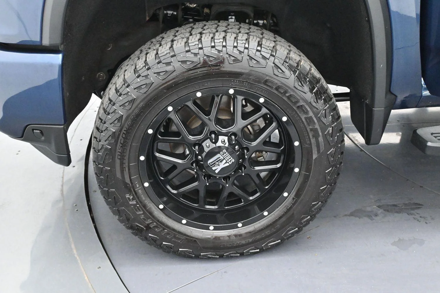 Used 2020 NORTHSKY BLUE METALLIC Chevrolet High Country image 37