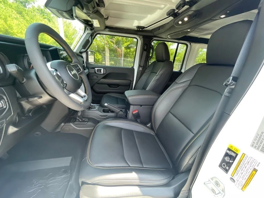 Used 2024 White Jeep Sahara image 18