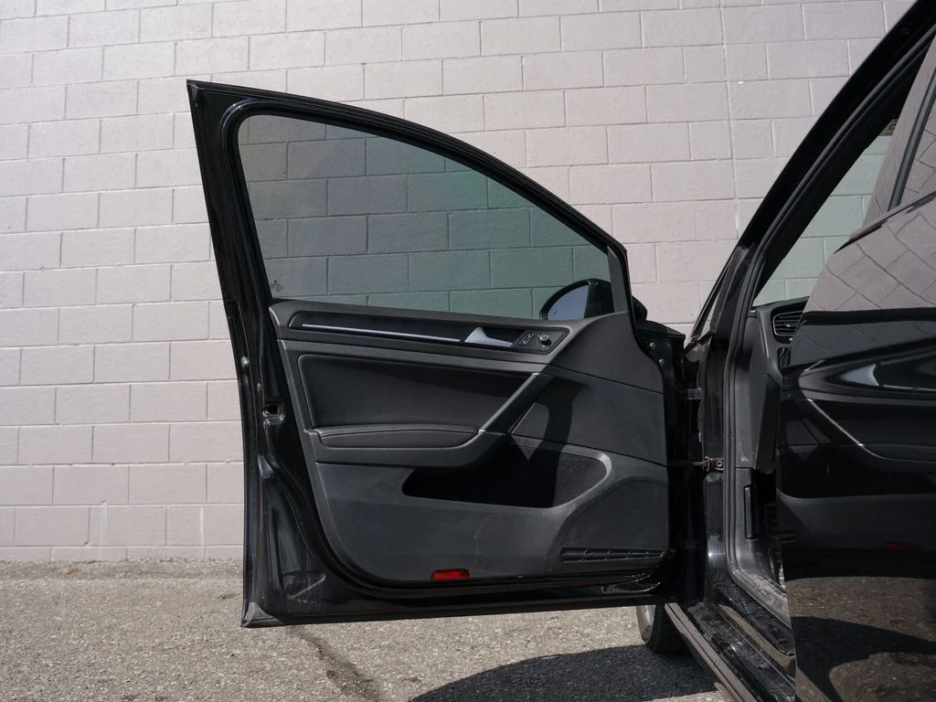 Used 2017  Volkswagen Base image 14
