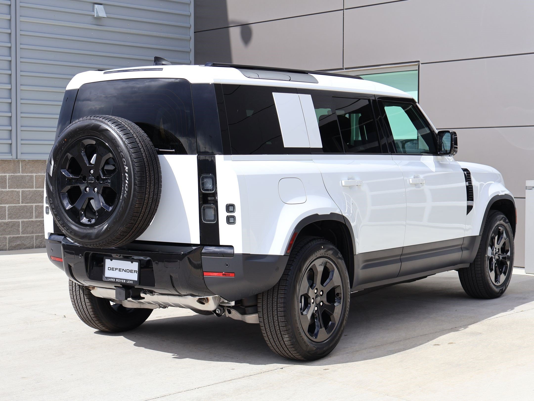 New 2026 Fuji White LAND ROVER P300 S image 5