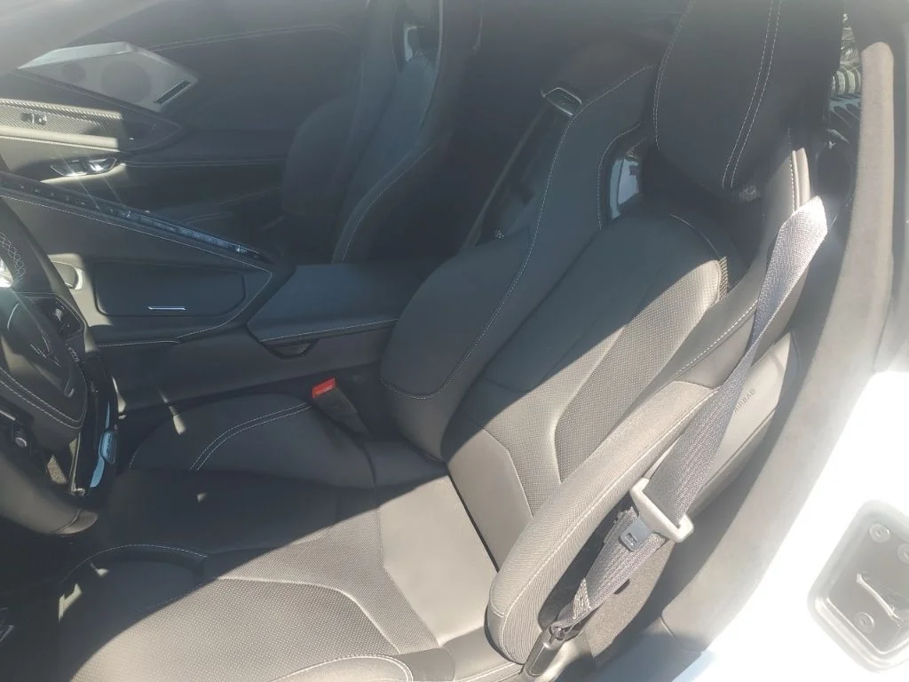 Used 2025 White Chevrolet Z06 image 12