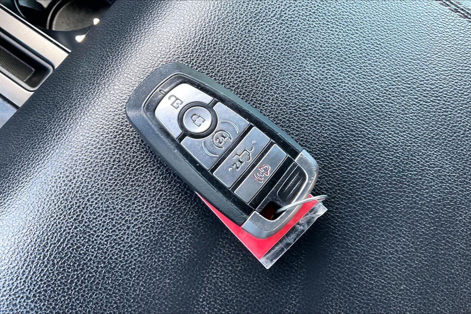 Used 2023 Atlas Blue Metallic Ford XLT image 13