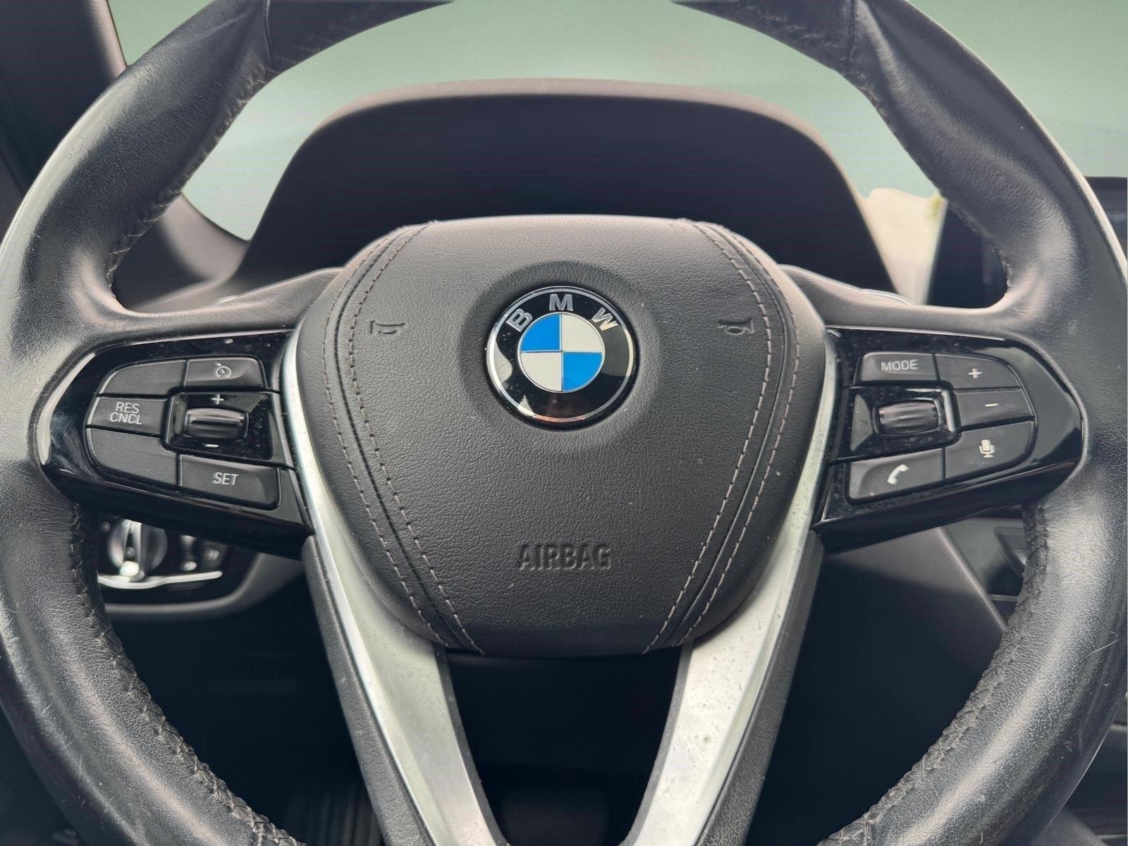 Used 2019 Black Sapphire Metallic BMW 530e iPerformance image 20