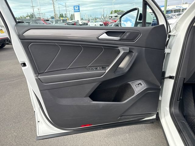 Used 2022 Pure White Volkswagen SE image 16