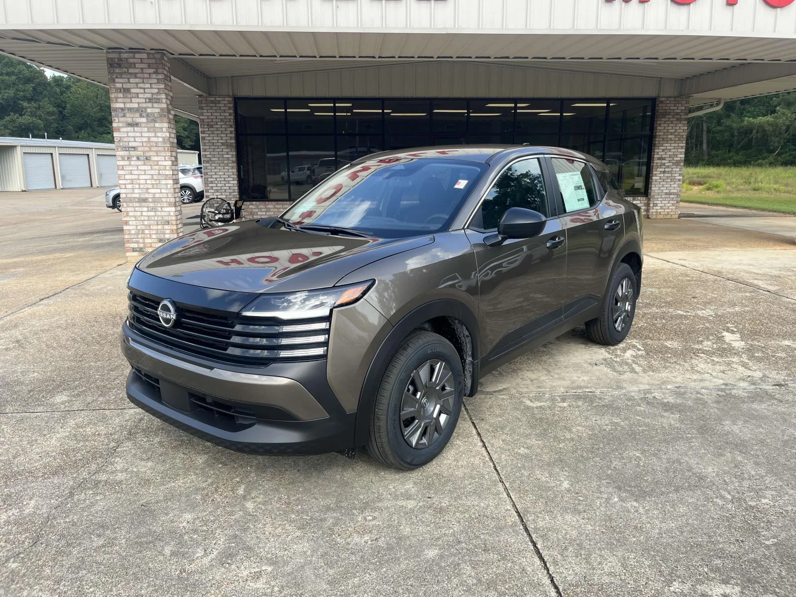 2025 Nissan Kicks 2.0 S's photo
