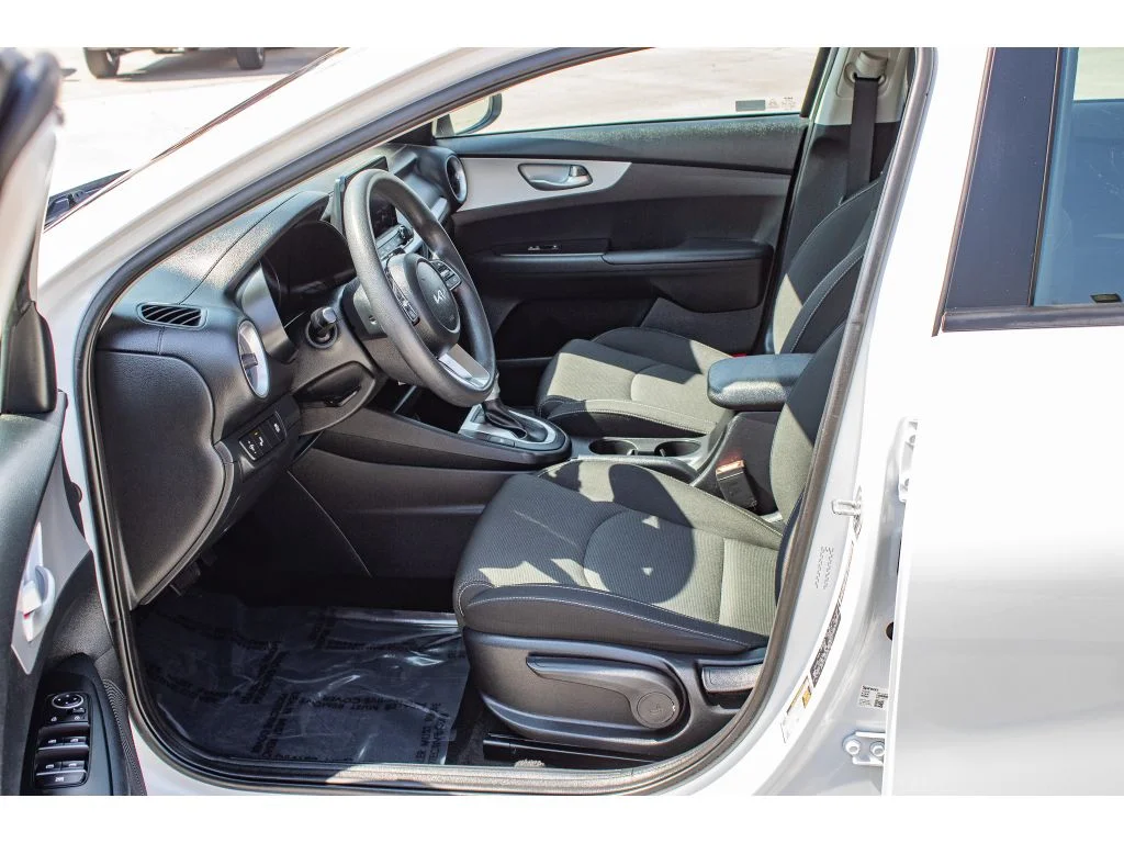 Used 2024 Snow White Pearl Kia LXS image 27