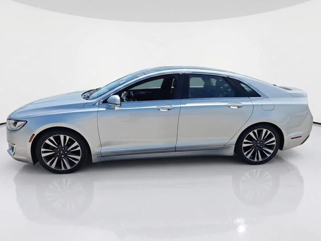 Used 2017 Silver Lincoln Reserve image 2