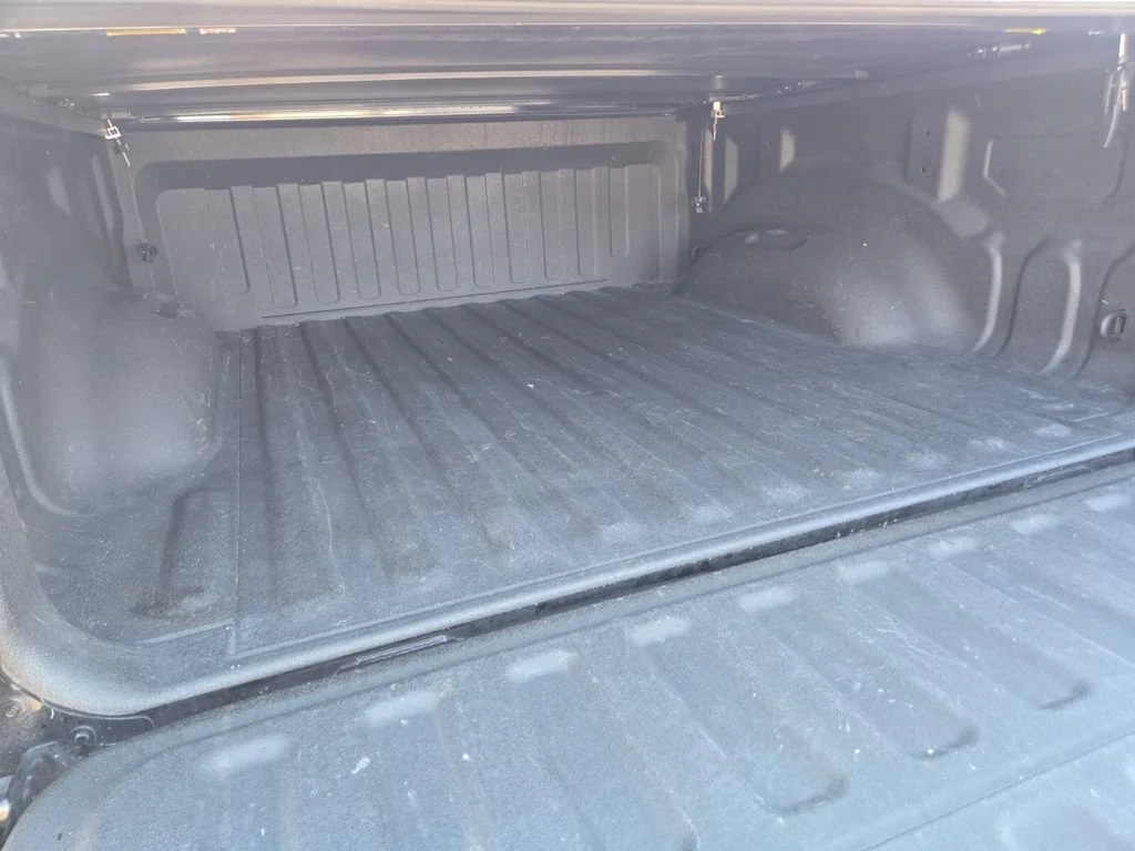 Used 2021 Diamond Black Cry Ram Laramie image 12