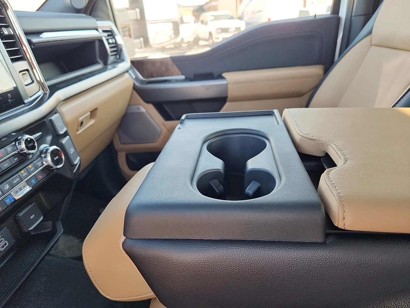New 2026 Oxford White Ford Lariat image 25