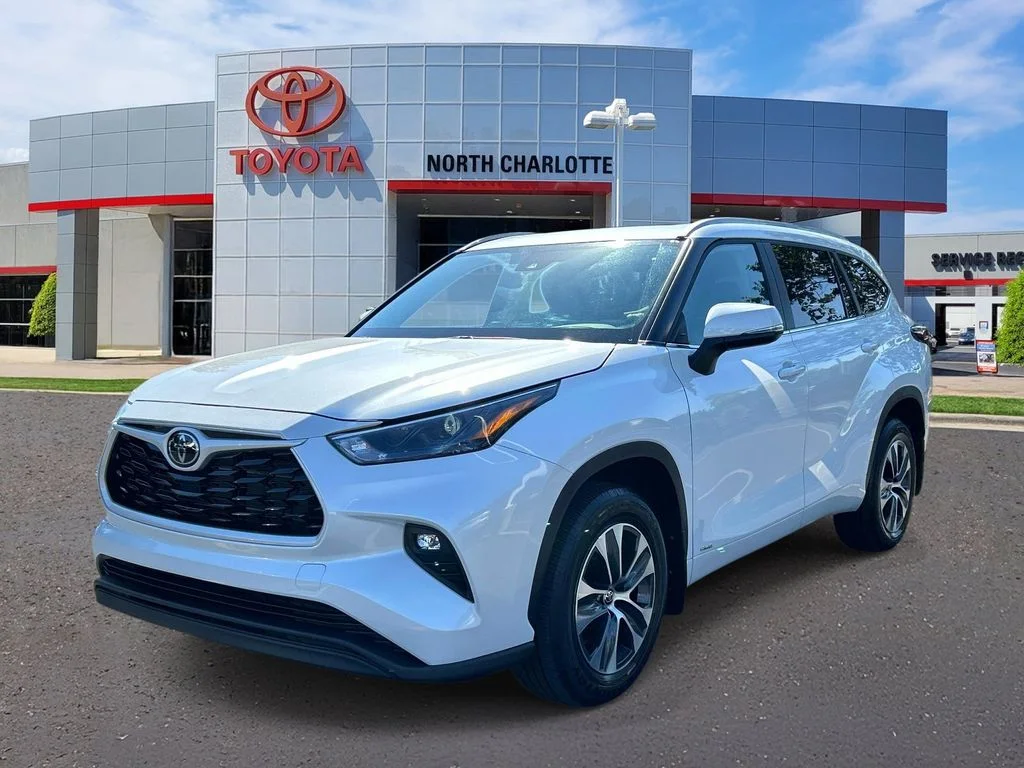 Used 2026 Beige Toyota XLE image 4