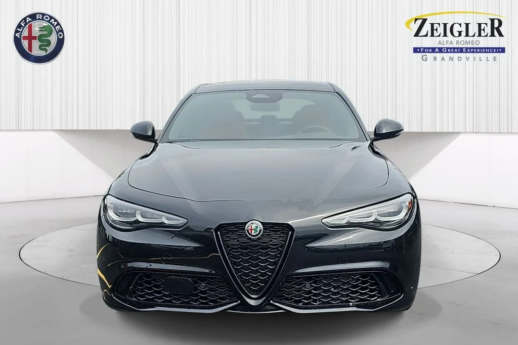 New 2026 Vulcano Black Metallic Exterior Paint Alfa Romeo Veloce image 2