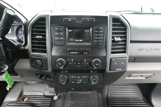 Used 2019 White Ford XL image 30