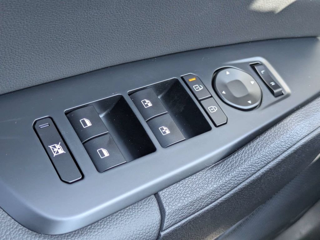 New 2026 Glacial White Pearl Kia EX image 23
