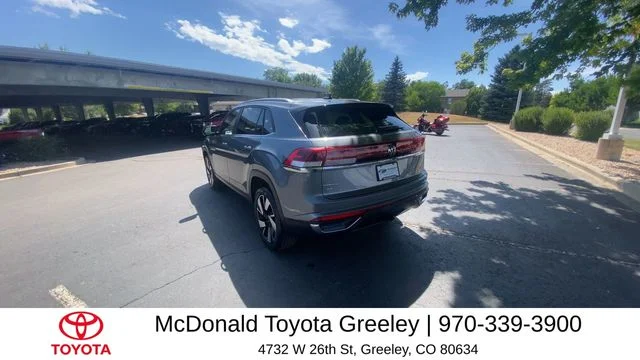 Used 2024 Gray Volkswagen 2.0T SE w/Technology image 5