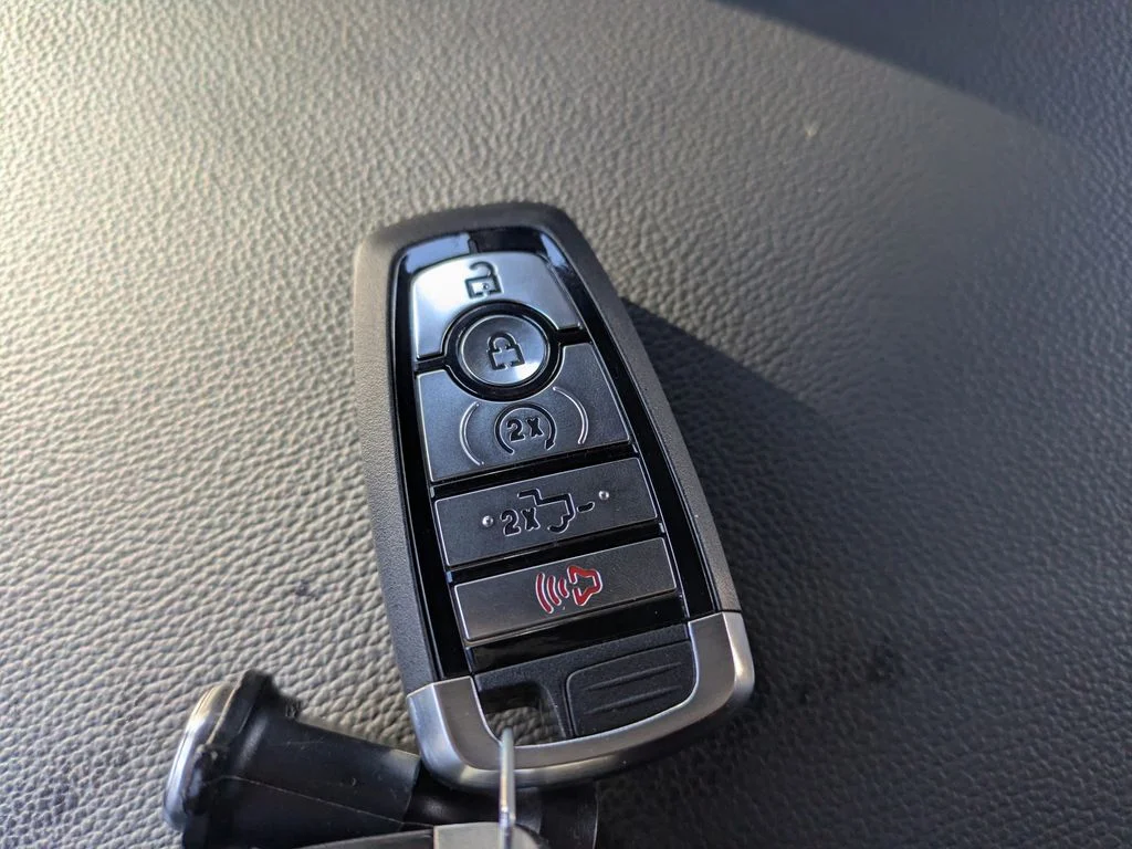 New 2026 Carbonized Gray Metallic Ford XLT image 28