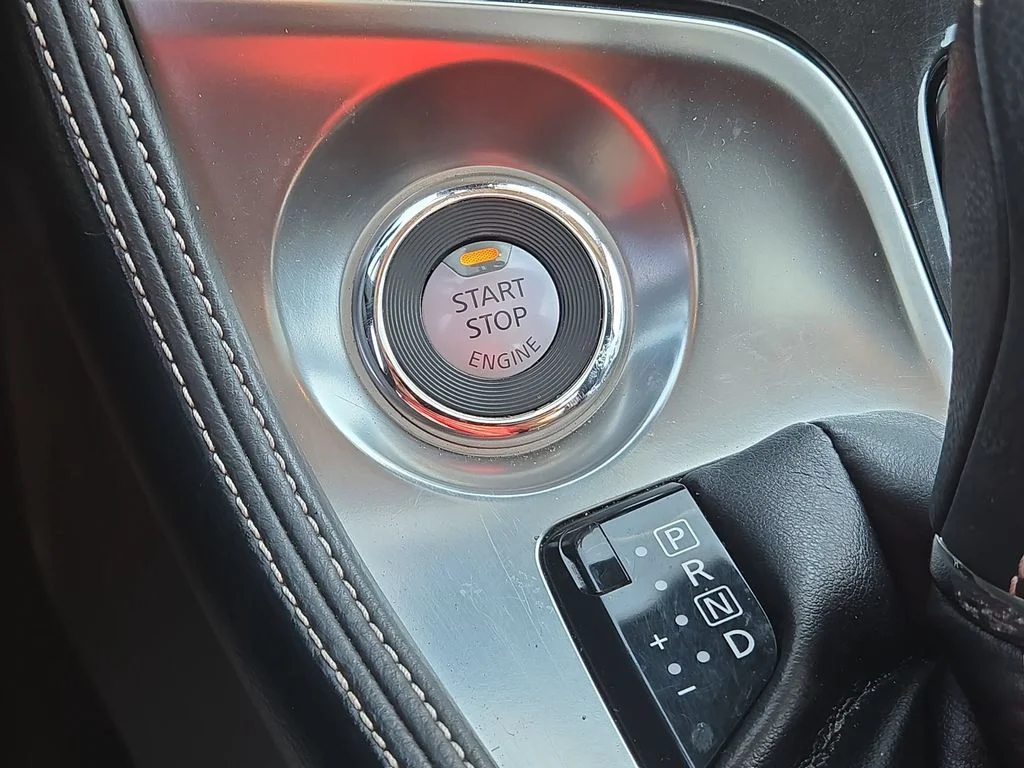 Used 2020 White Nissan 3.5 SL image 34