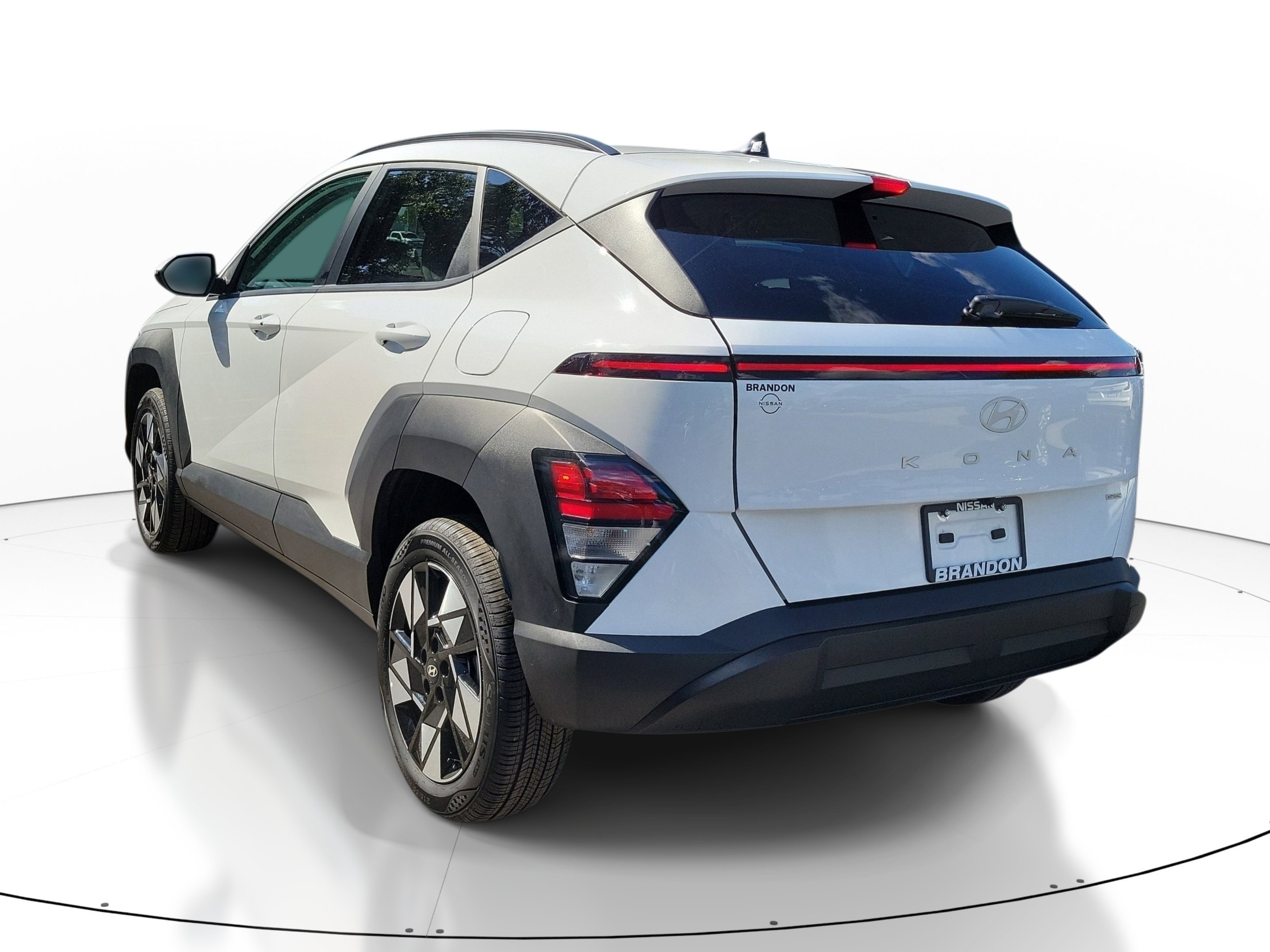 Used 2025 Atlas White Hyundai SEL image 5