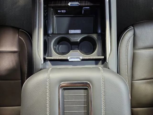 2024 GMC Yukon XL Denali - Photo 11