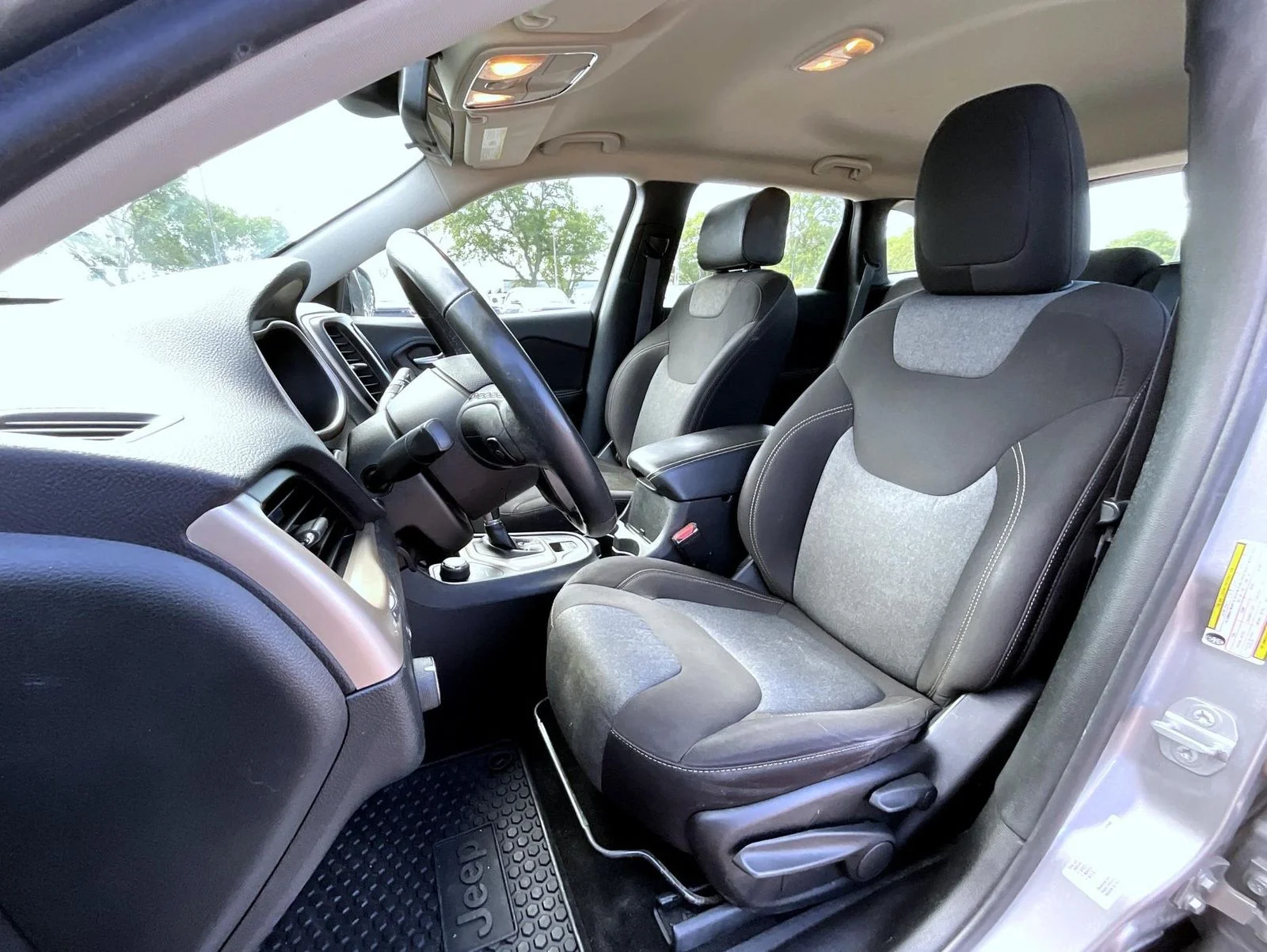 Used 2015 Silver Jeep Sport image 11