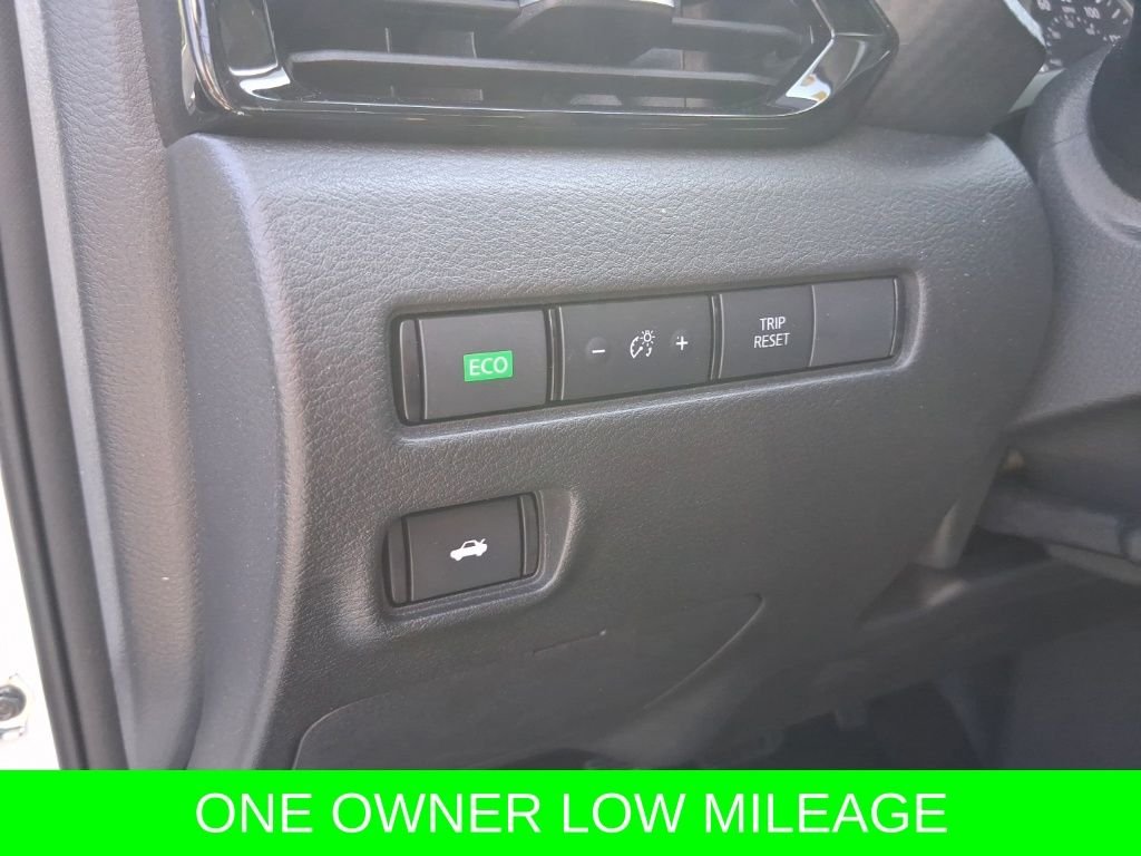 Used 2025 White Nissan SV image 24