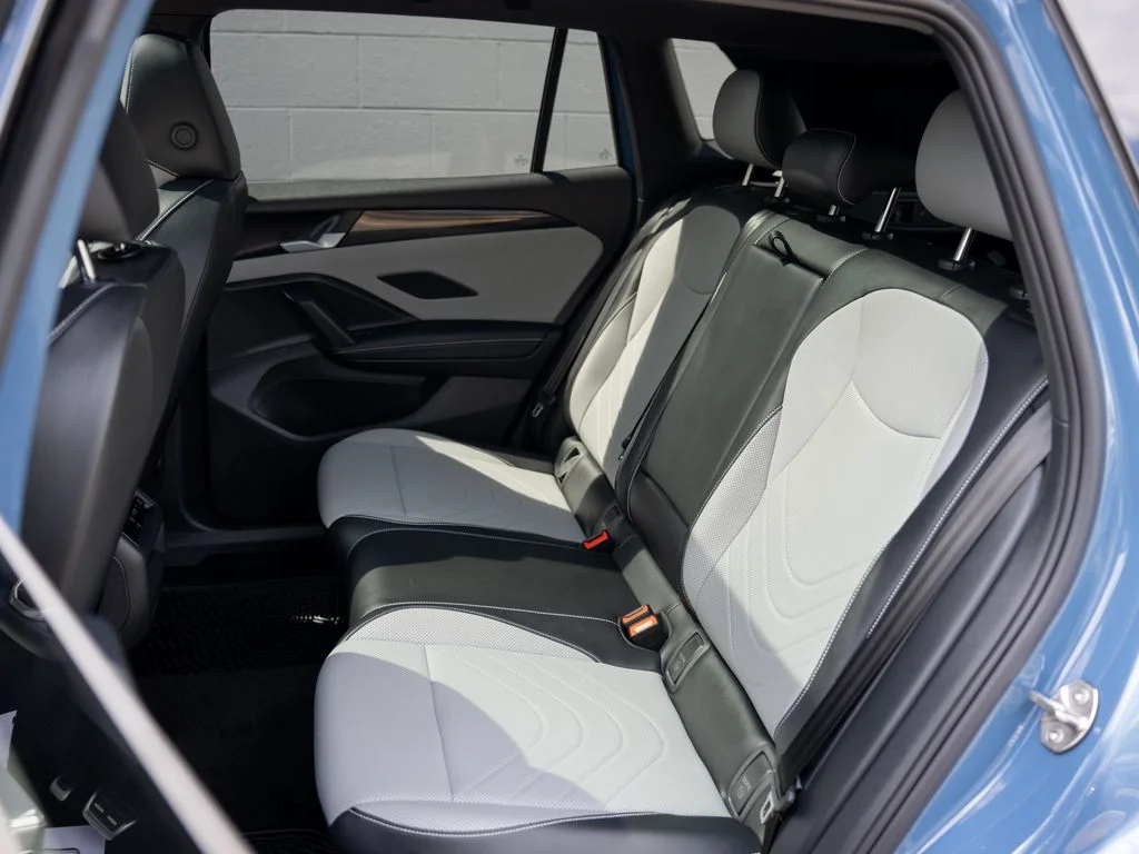 New 2026 Monterey Blue W/Deep Black Roof Volkswagen 2.0T SE R-Line Black image 9