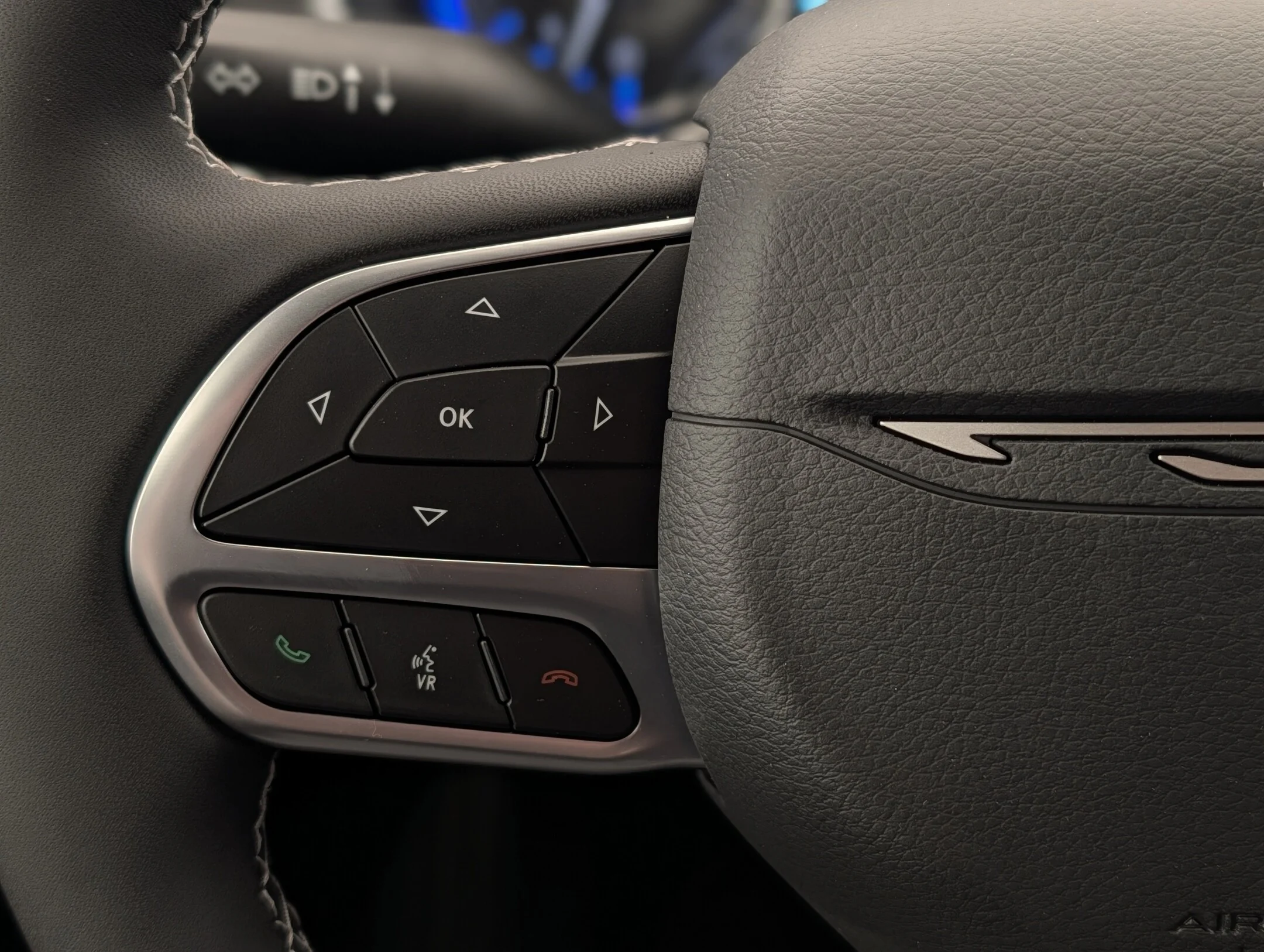 New 2027 White Chrysler Select - - AWD - Adaptive Cruise Control - Blind Spot Monitor & More! image 17