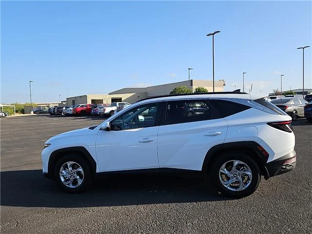 Certified Used 2022 Quartz White Hyundai SEL Front-wheel Drive image 2