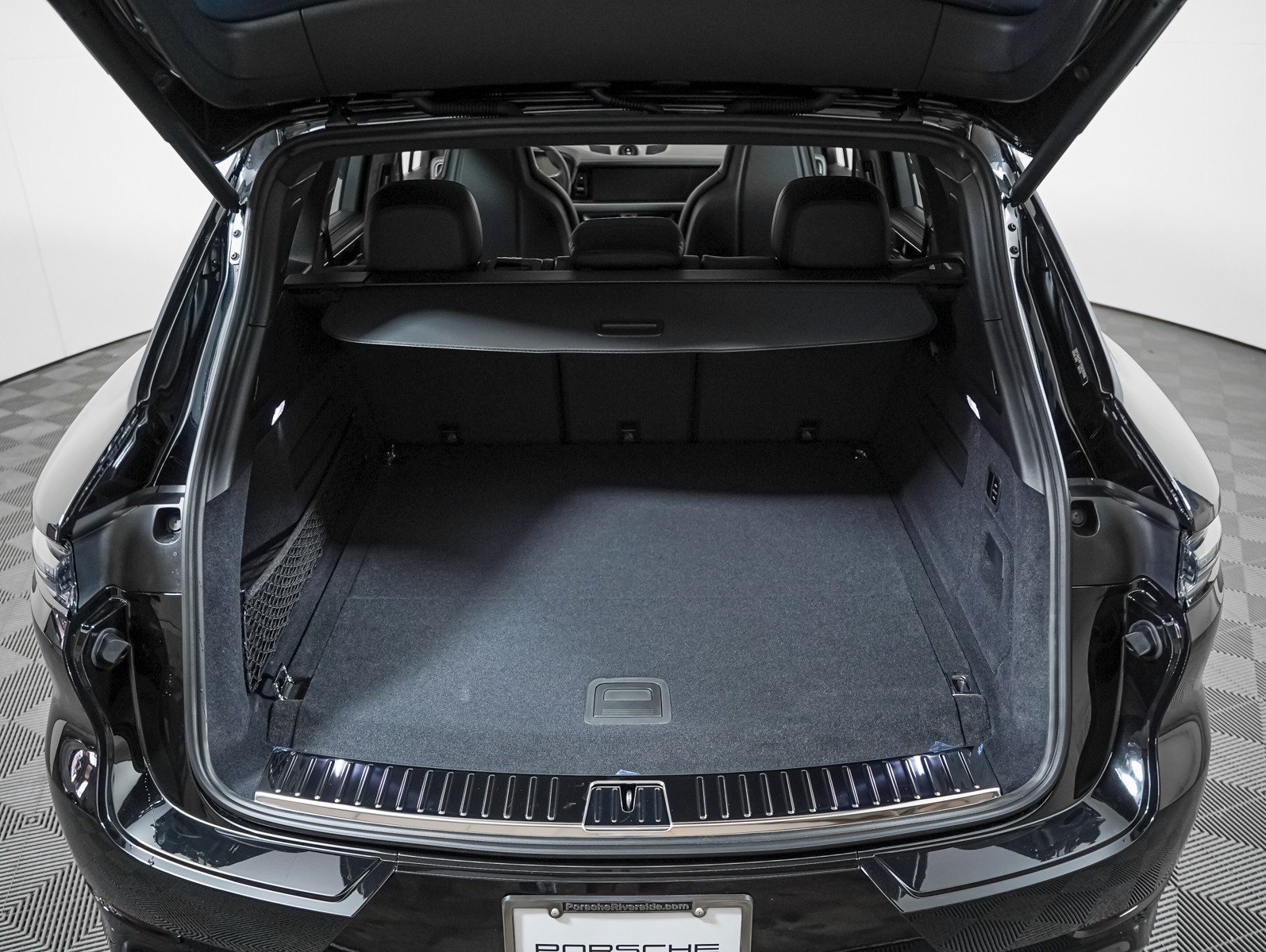 New 2026 CHROMITE BLACK Porsche Turbo E-Hybrid image 26