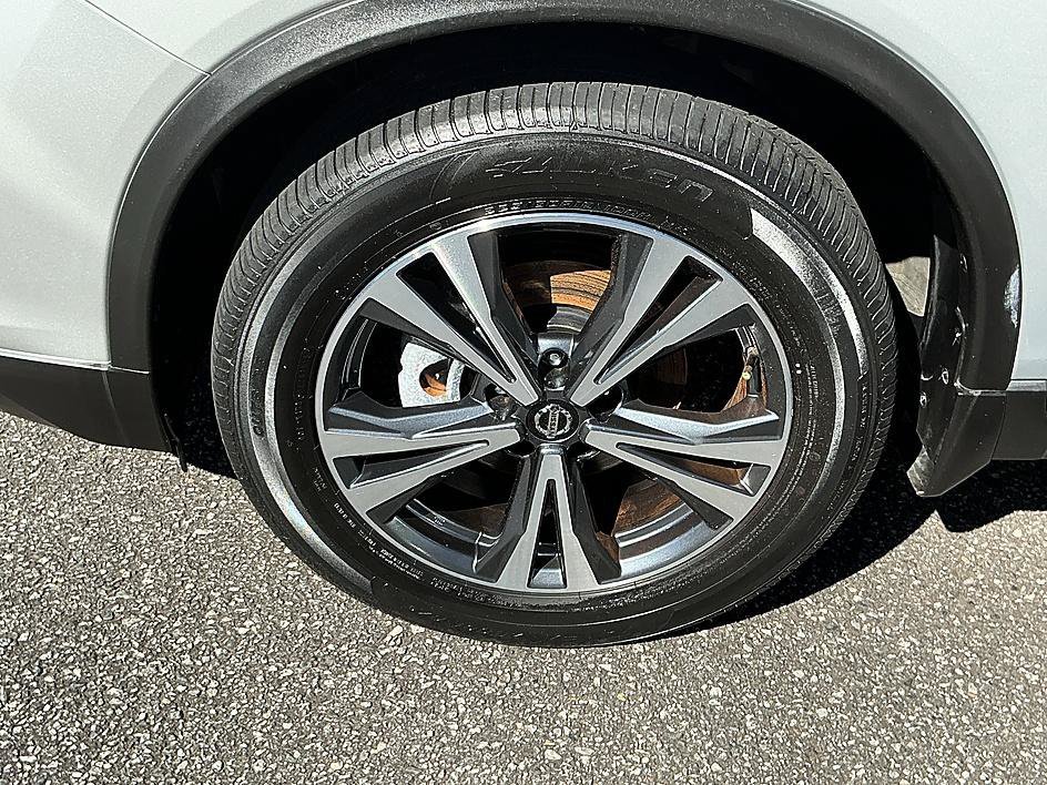 Used 2019 Brilliant Silver Metallic Nissan SV image 9