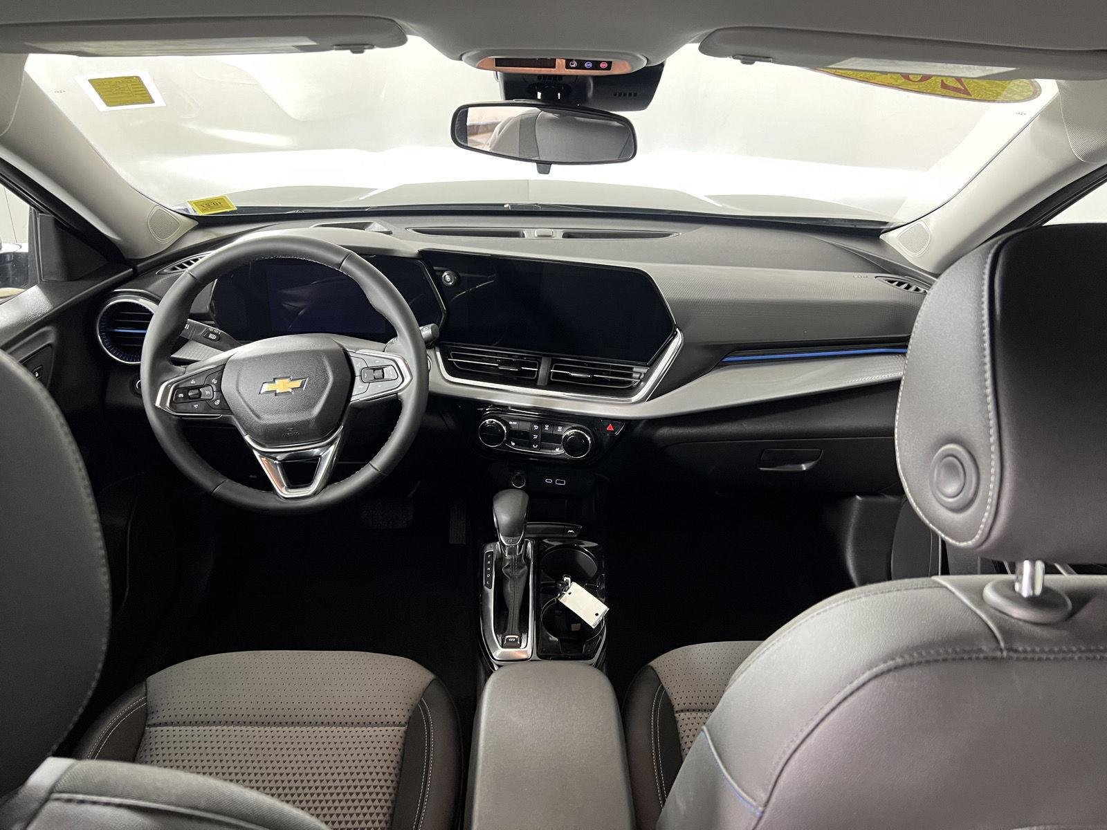 Used 2025 Cypress Gray Chevrolet LT image 25