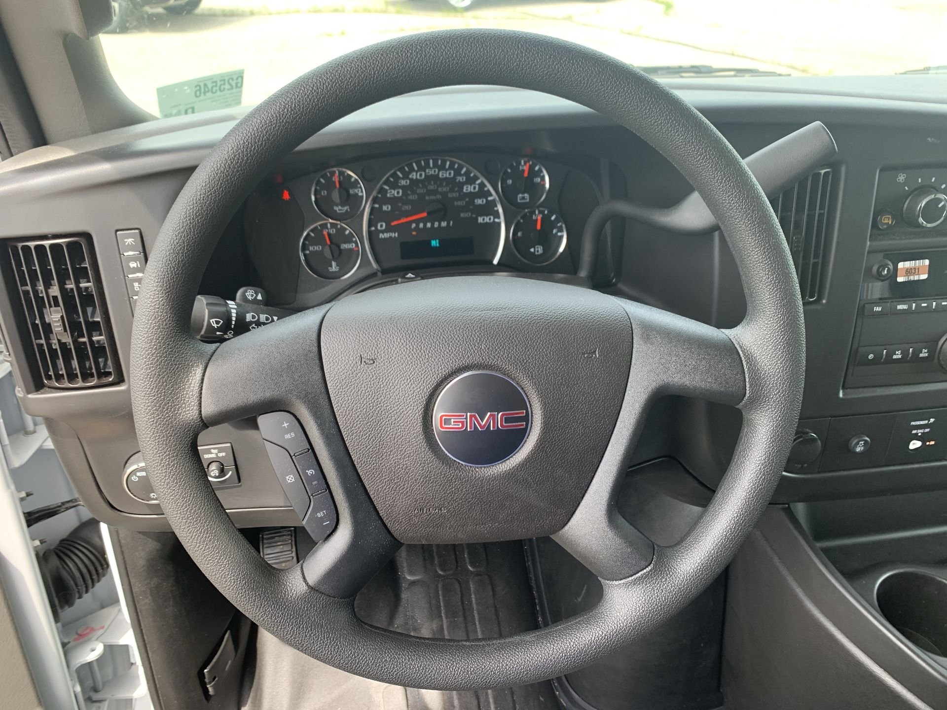 New 2025 Summit White GMC 1WT image 34