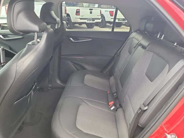Used 2025 Red Kia Wind image 14