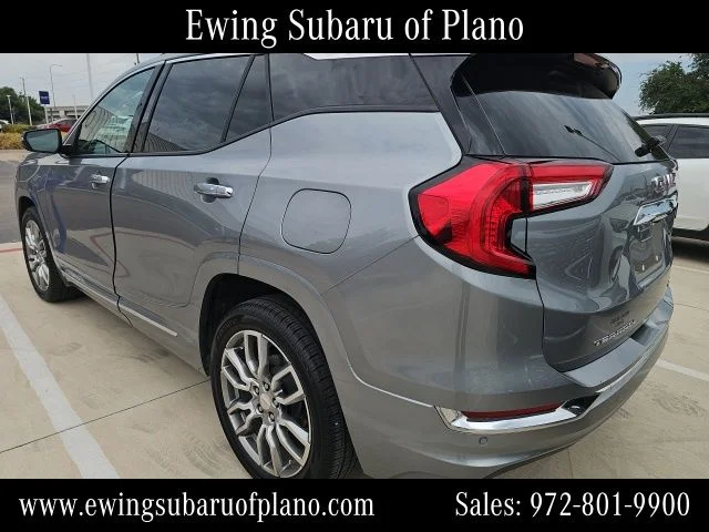 Used 2023 Silver GMC Denali image 3