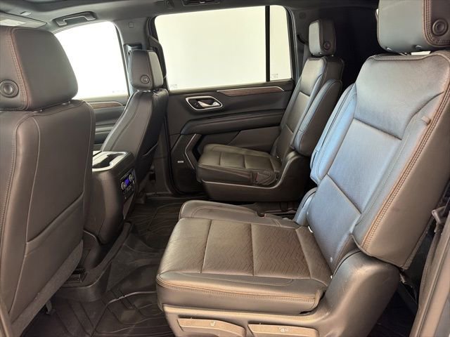 Used 2021 SHADOW GRAY METALLIC Chevrolet High Country image 17