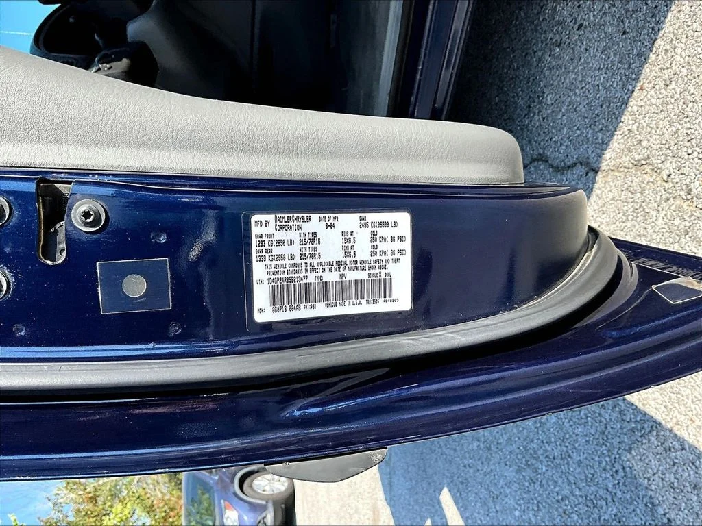 Used 2005 Blue Dodge SE image 19