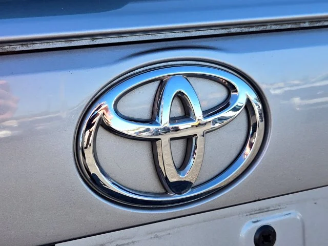 Used 2021 Silver Toyota XLE image 16
