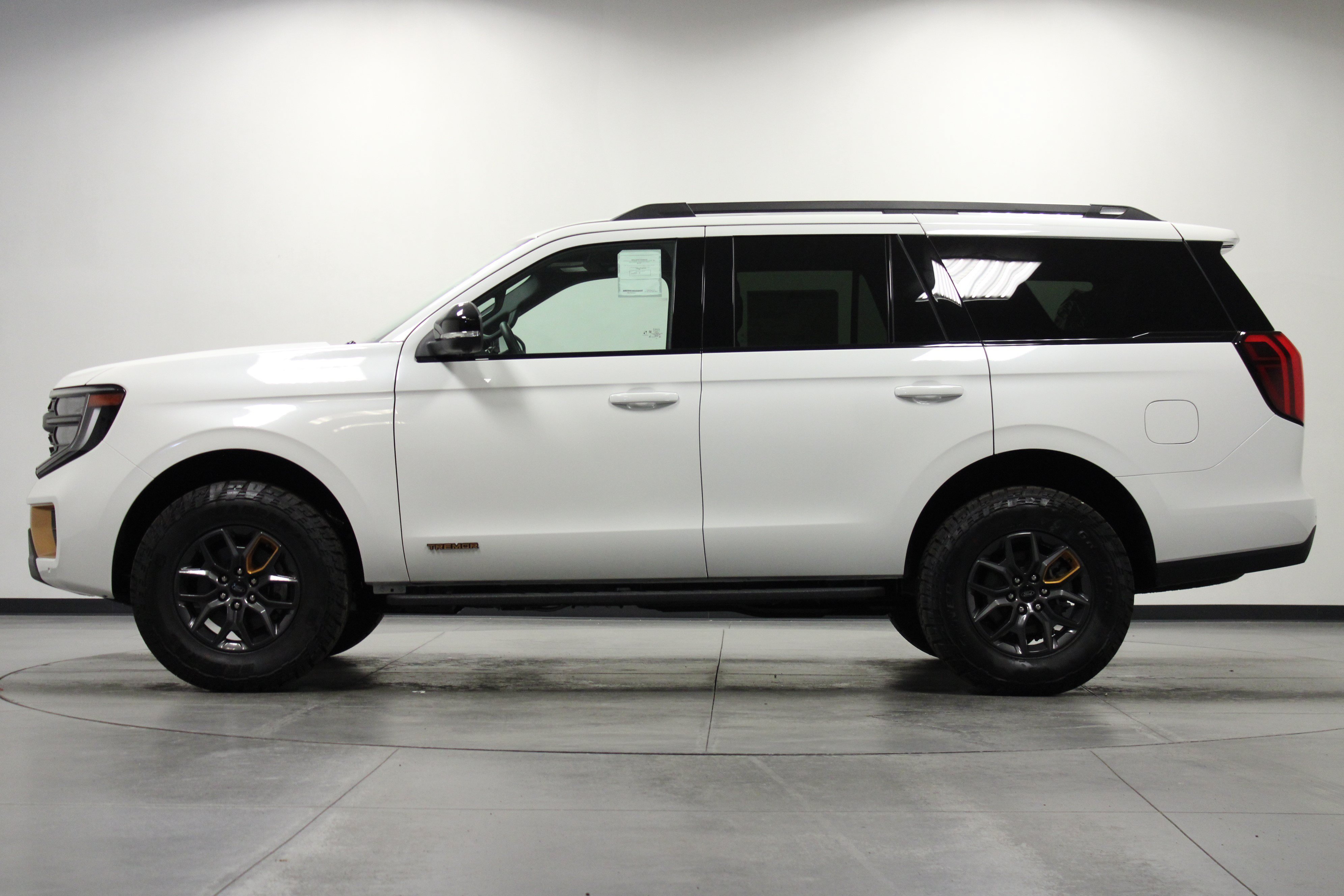 New 2026 Star White Metallic Tri-Coat Ford Tremor image 7