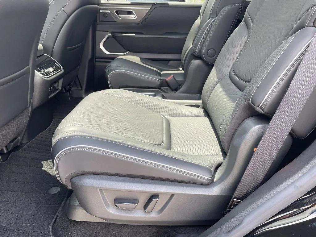 Used 2025 Black INFINITI LUXE image 12