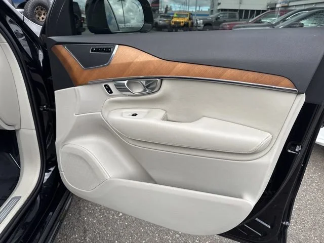 Used 2018 Onyx Black Metallic Volvo Inscription image 8