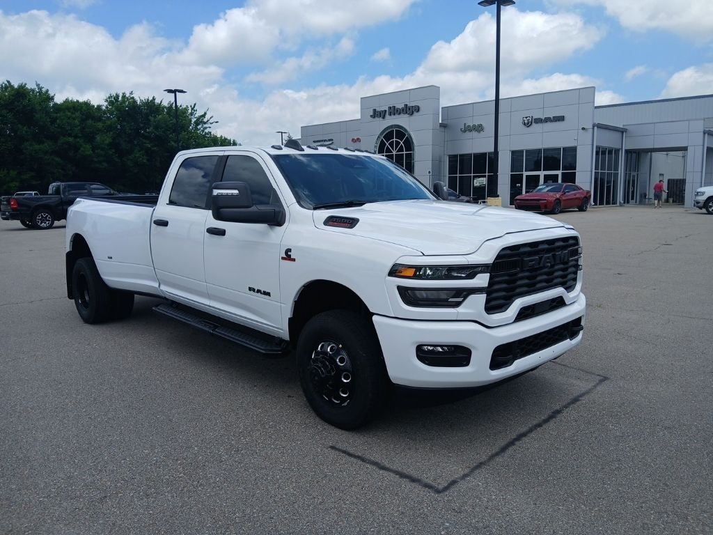 New 2026 Bright White Clear-Coat Exterior Paint RAM Big Horn image 1