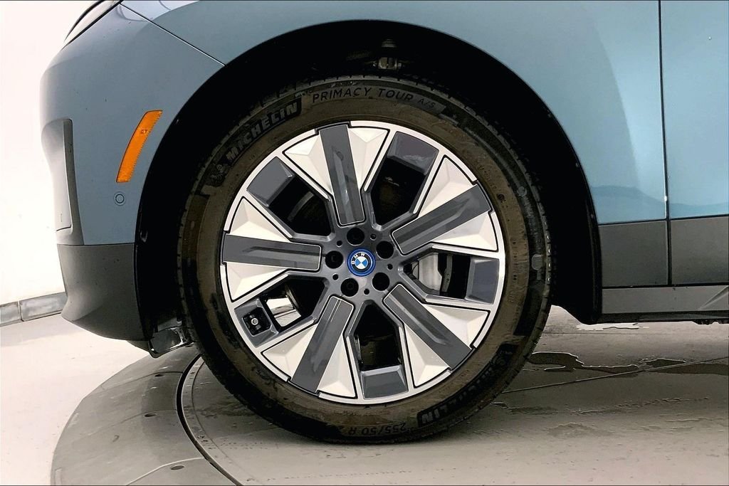 Used 2024 Blue BMW xDrive50 image 8