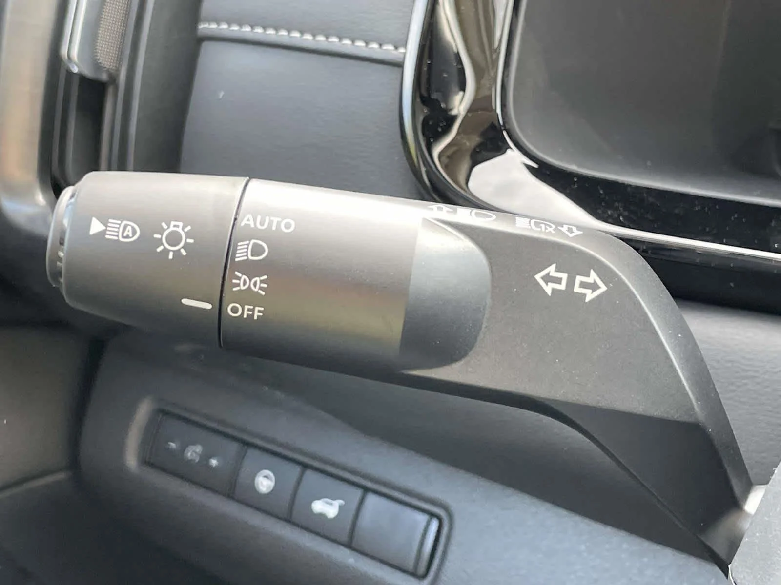 New 2026 Everest White Pearl Tricoat Nissan SL image 36