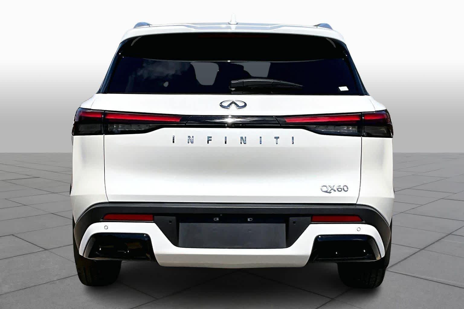 Used 2024 Majestic White INFINITI LUXE image 5