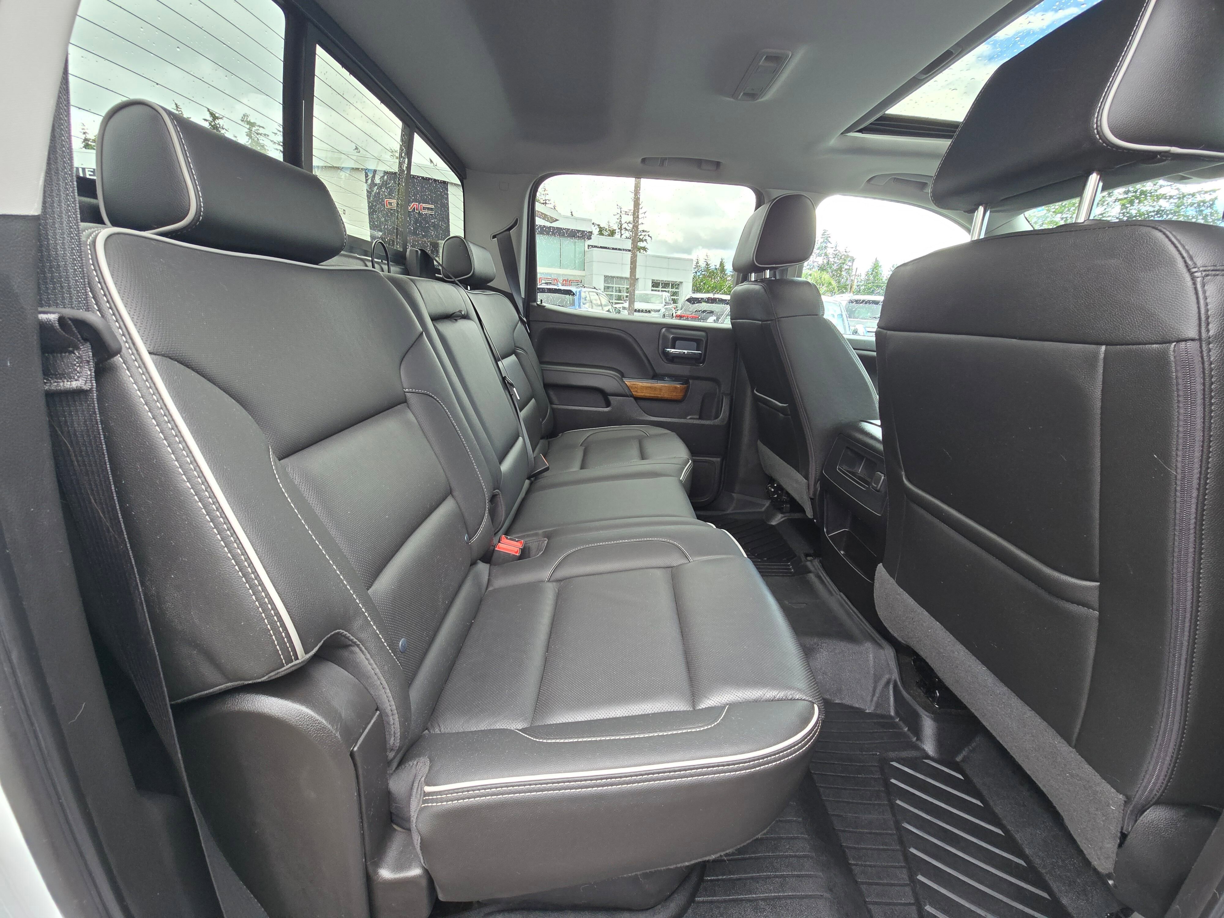 Used 2018 IRIDESCENT PEARL TRICOAT Chevrolet High Country image 12
