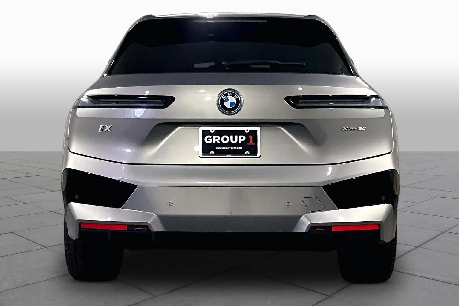 Used 2024 Oxide Grey Metallic BMW xDrive50 image 4