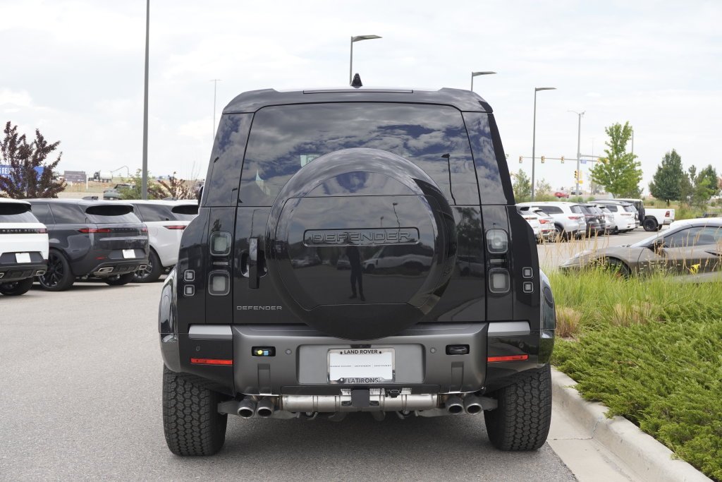 2026 Land Rover Defender V8 - Photo 6